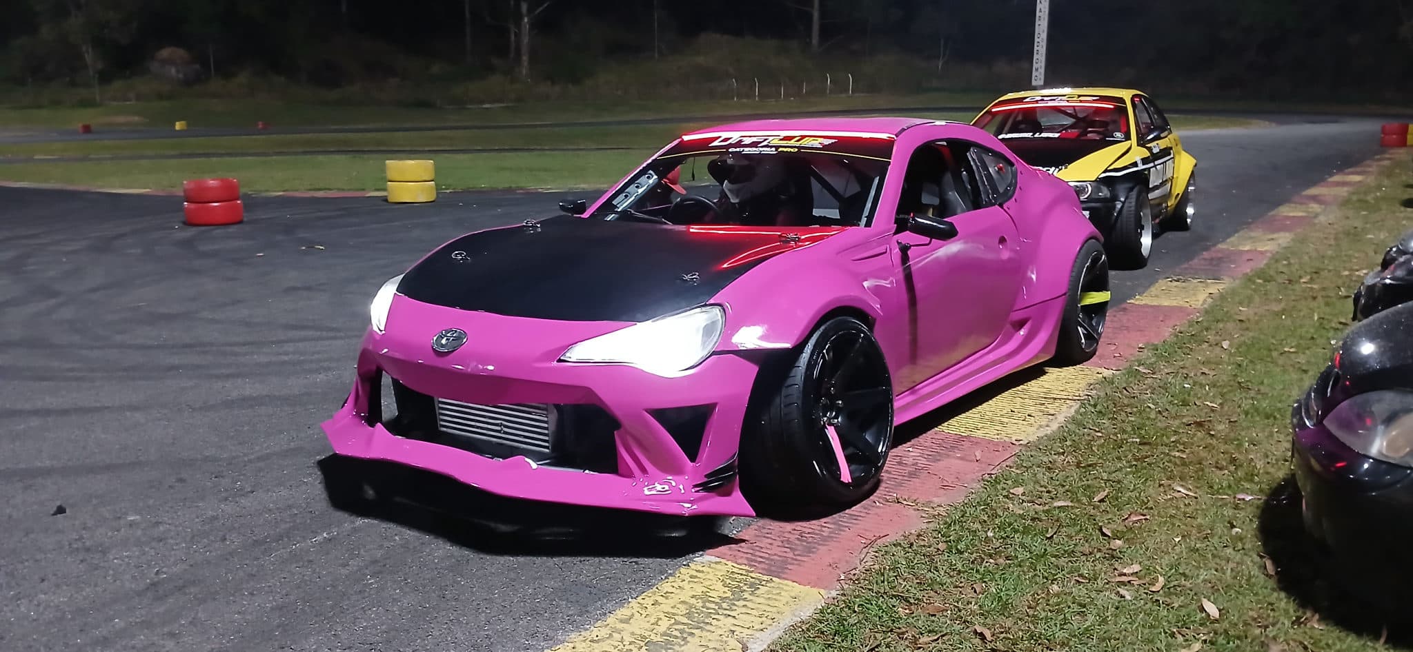 Vinícius Trindade drift em aldeia da Serra