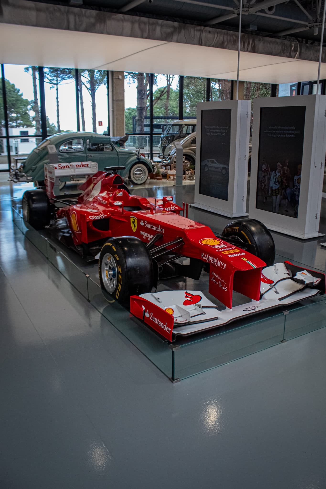 Quando o design fala mais alto que o ruído — Ferrari & Maserati em frame.