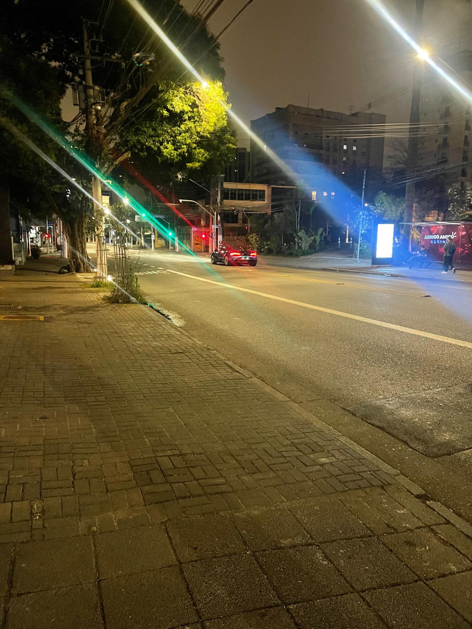aquele flagra do @etnrlz indo busca seu humilde bk de nutela kkkkkk só não chamei pra tira uma foto por tá em horário de trabalho kkkkk