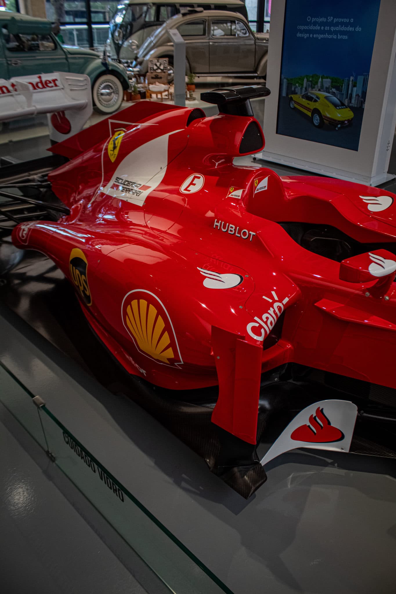 Quando o design fala mais alto que o ruído — Ferrari & Maserati em frame.