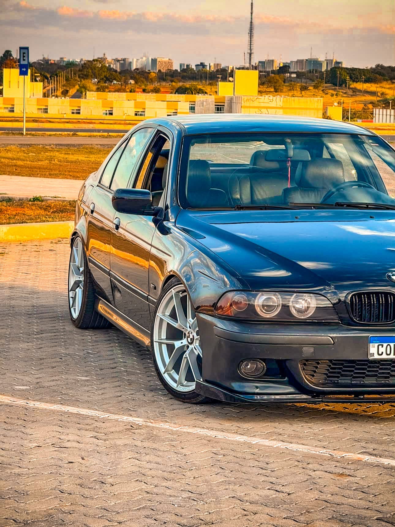 Dia de por o V8tao pra berrar nas ruas