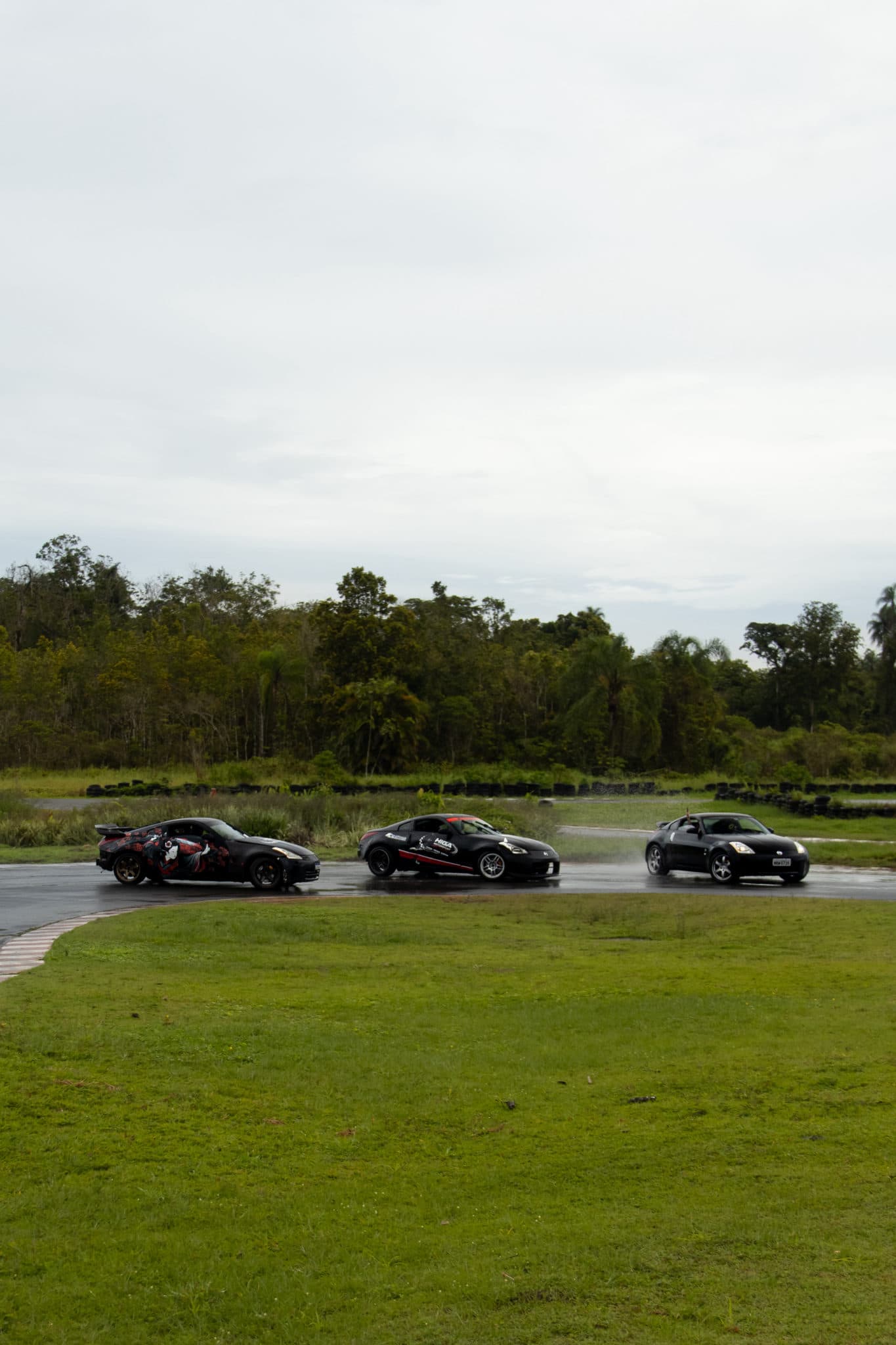 The art of tandem 🔥

#RoadPredatorGarage
#Nissan350Z #Drift 
#Cars #ᴇxᴘʟᴏʀᴀʀ