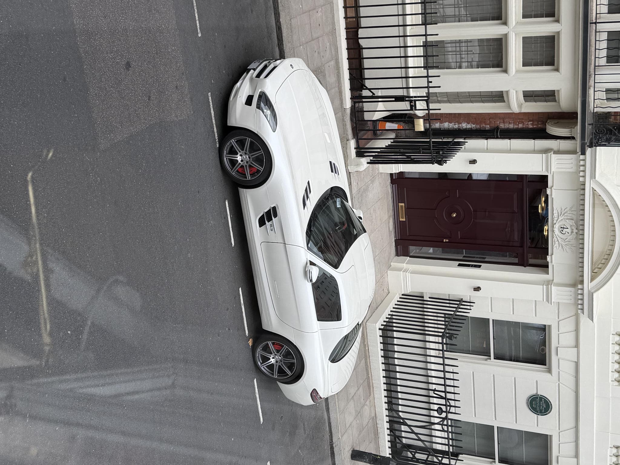 Da sério: carros interessantes nas ruas de Londres…
Mayfer London