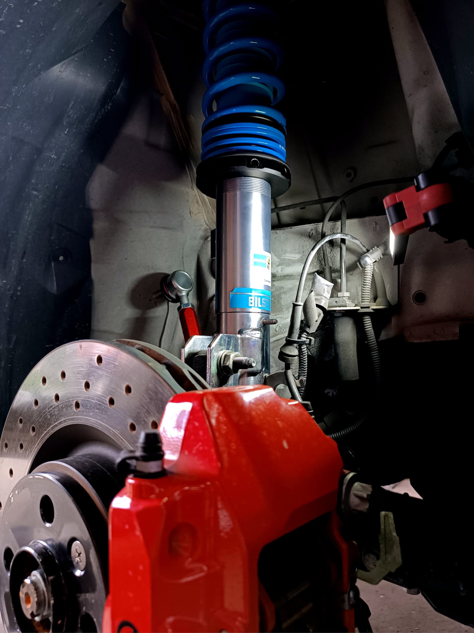 Colocando as coilovers B14 da Bilstein em um abarth 695 edição 70° anniversario.
