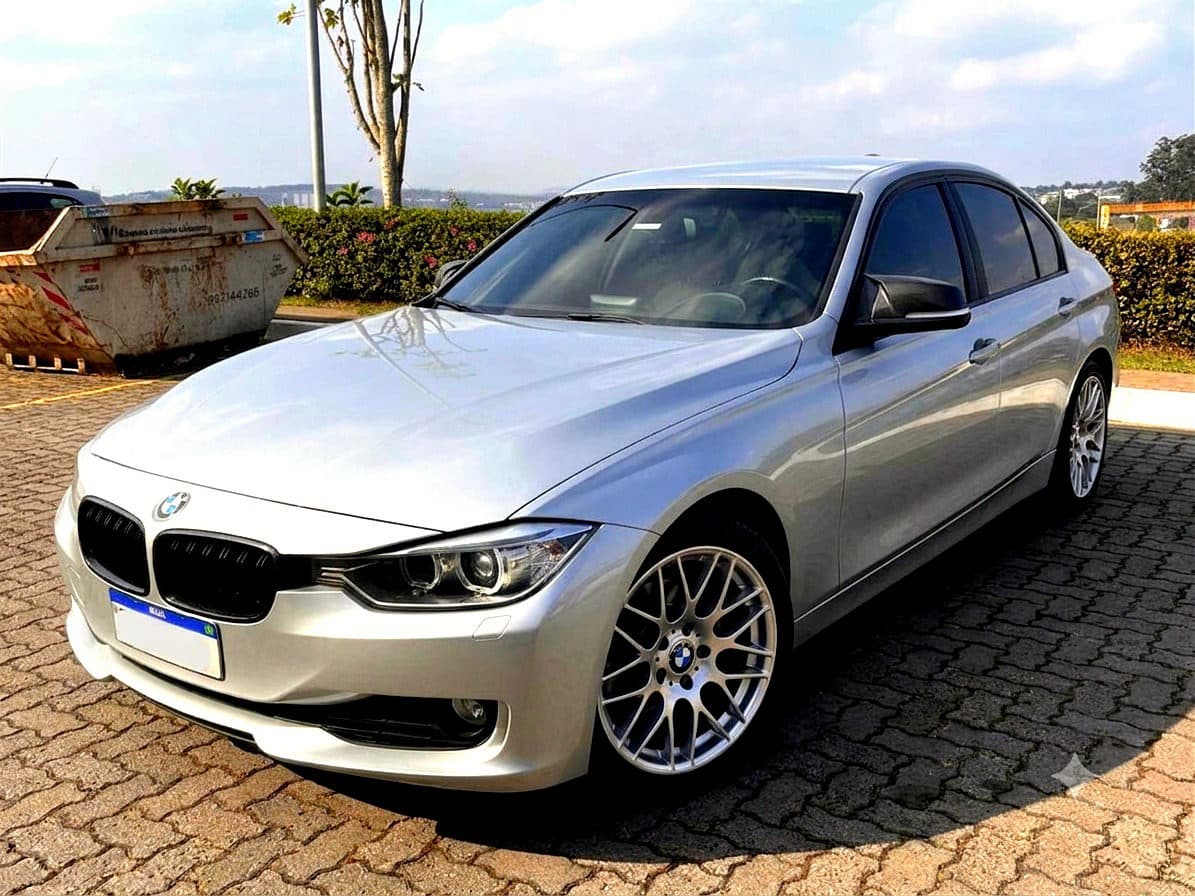 320i mais bonita do meu bairro!  hahahaha @naoebraia