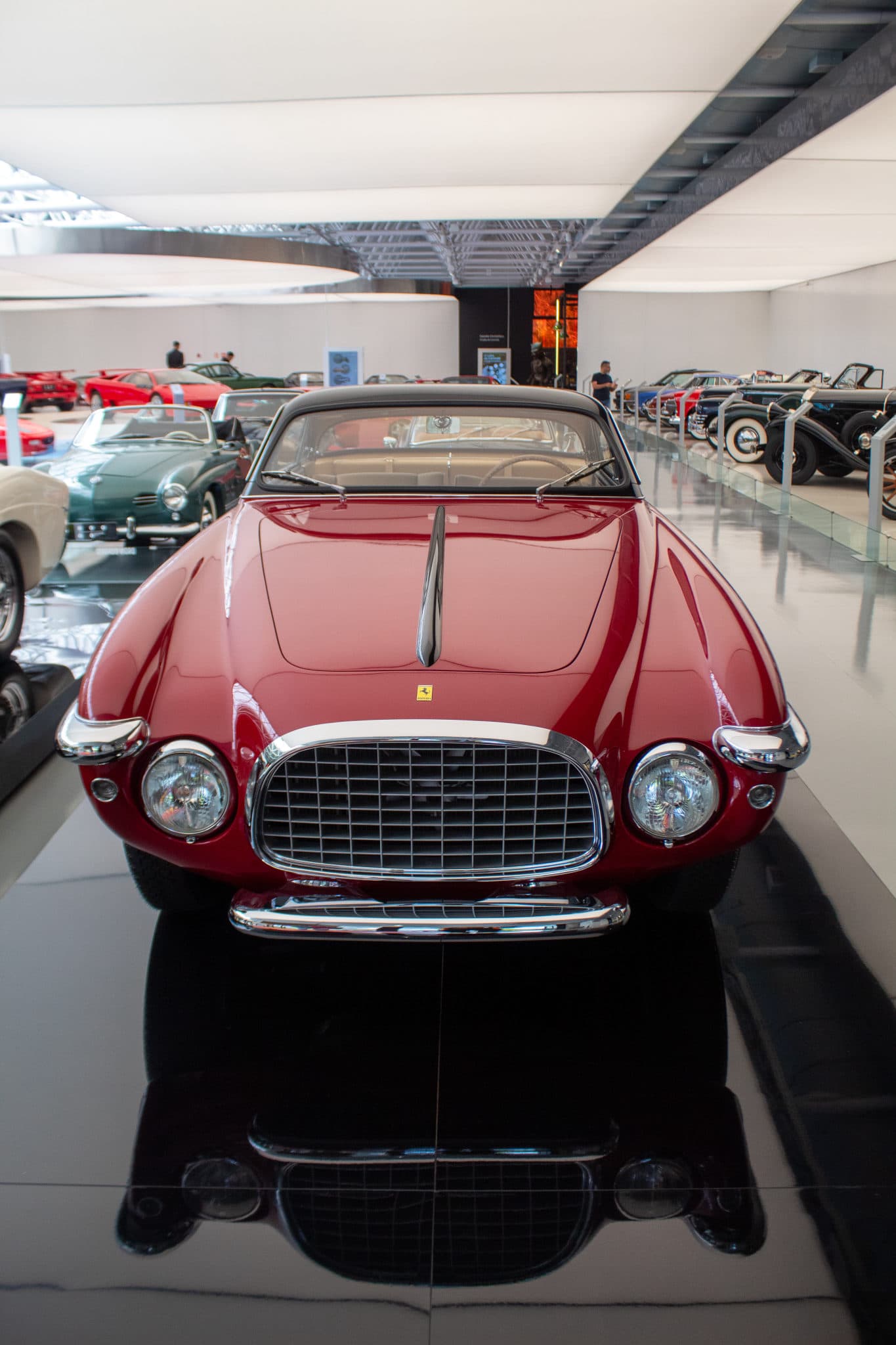 Quando o design fala mais alto que o ruído — Ferrari & Maserati em frame.