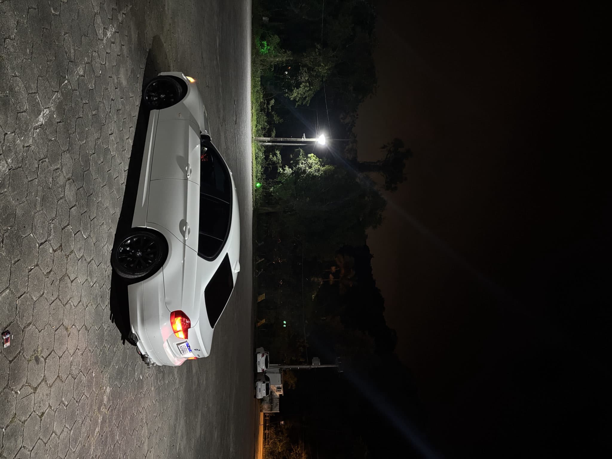 Pops com a 320i e90