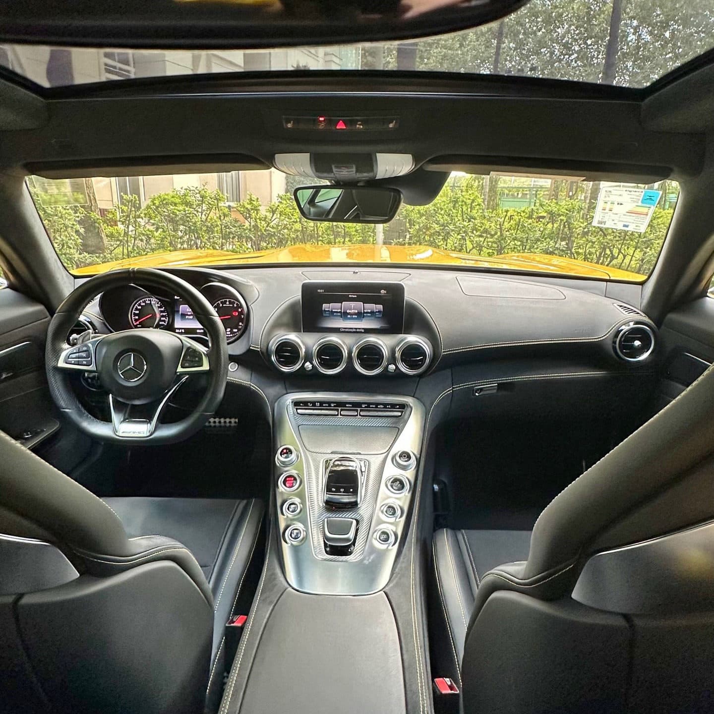 Disponível para venda:

A única do Brasil na configuração de lançamento!

Entrando à venda na The Vault uma de apenas 10 Mercedes-Benz AMG GT no país, sendo essa a única configurada na cor de lançamento AMG Solarbeam Yellow.

Motor 4.0 V8 Biturbo de 462cv e 61,2kgfm de torque
Ano: 2016/2016 / 9.160km

Interior em couro e alcantara preto com costuras amarelas.

Revisões e garantia: Revisões na concessionária até término da garantia, ultimas revisões na Oficina Pit Stop e completamente original.

Películas originais nas soleiras
Sistema de som Burmester
Bancos concha e elétricos com memória
Teto panorâmico em vidro
Rodas aro 19 na cor preta
Pneus novos

Obs: IPVA e Licenciamento pagos

Valor: VENDIDO

Caso tenha interesse, nos contate via DM ou no telefone (11)97417-9911.