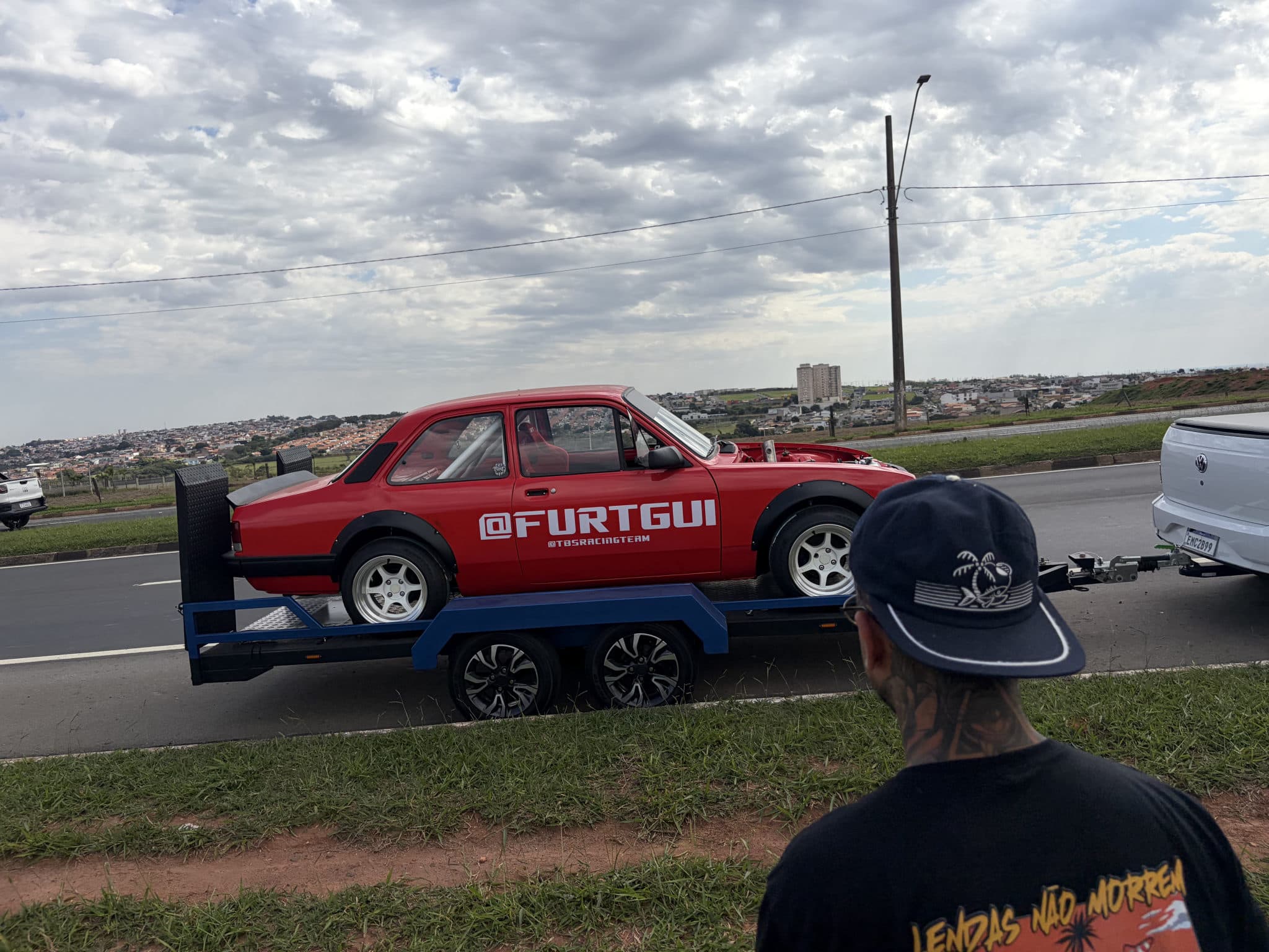 Será que ligou o Chevette ?