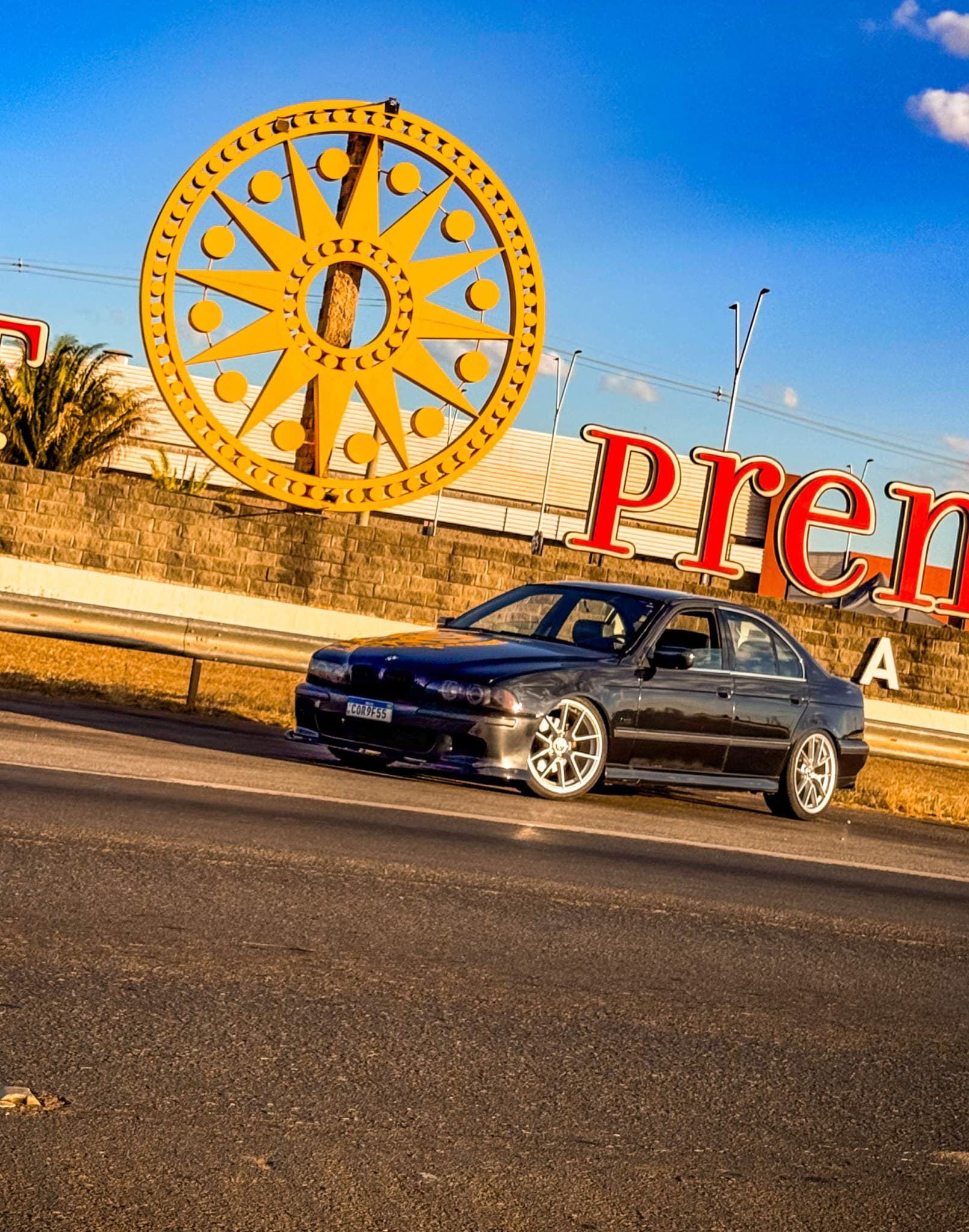 Dia de por o V8tao pra berrar nas ruas